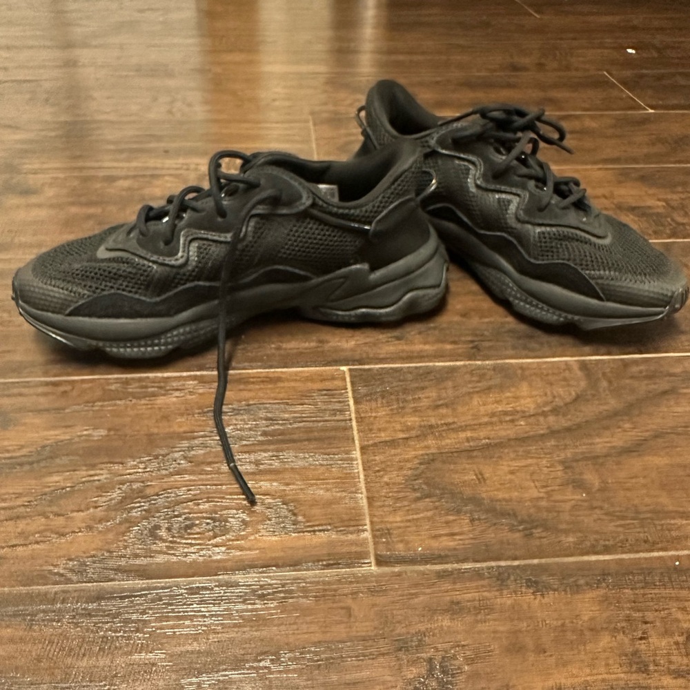 Adidas ozweego black kids 5.5 (women’s 7.5) - Picture 2 of 5